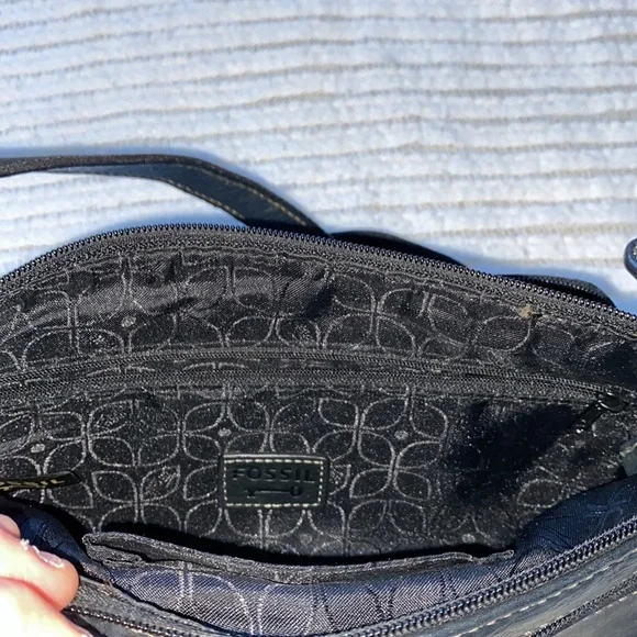 FOSSIL Black Leather Crossbody Wallet
Purse Bag - Picture 9 of 10